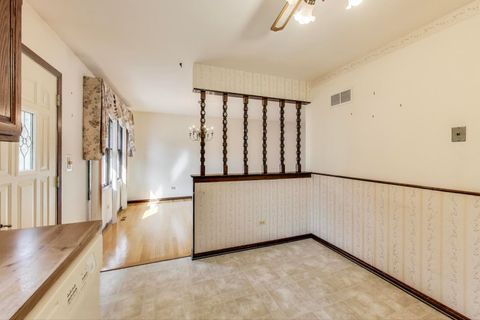 Tiny photo for 700 S Noah Terrace, Mount Prospect, IL 60056 (MLS # 12481113)