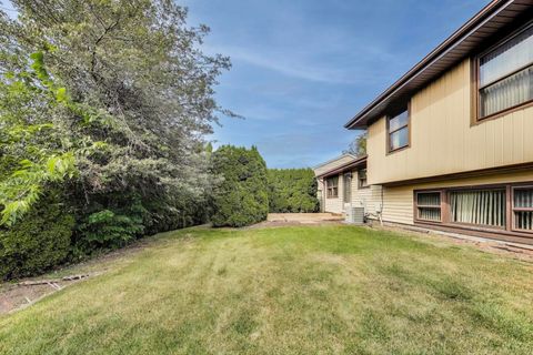 Tiny photo for 700 S Noah Terrace, Mount Prospect, IL 60056 (MLS # 12481113)