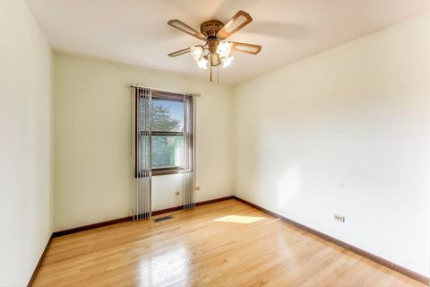Tiny photo for 700 S Noah Terrace, Mount Prospect, IL 60056 (MLS # 12481113)