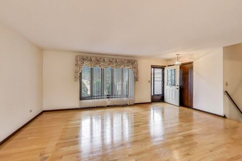 Tiny photo for 700 S Noah Terrace, Mount Prospect, IL 60056 (MLS # 12481113)
