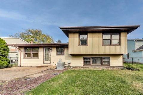 Tiny photo for 700 S Noah Terrace, Mount Prospect, IL 60056 (MLS # 12481113)