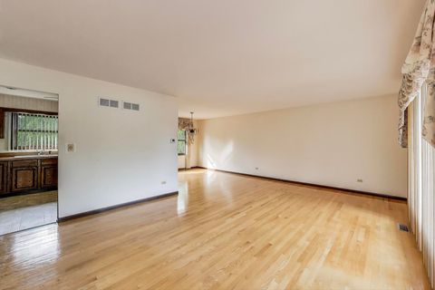 Tiny photo for 700 S Noah Terrace, Mount Prospect, IL 60056 (MLS # 12481113)