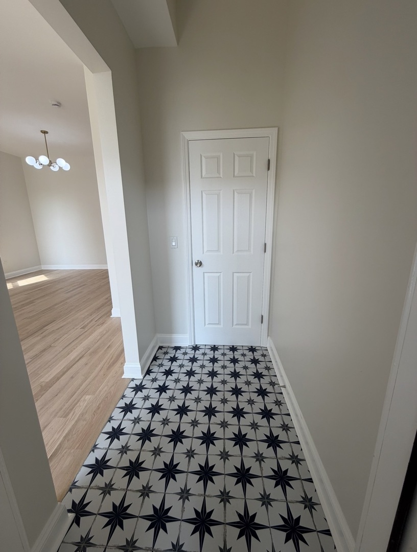 2638 W Adams Street 1