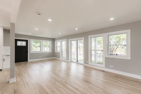 Tiny photo for 147 W North Avenue, Lombard, IL 60148 (MLS # 12465691)