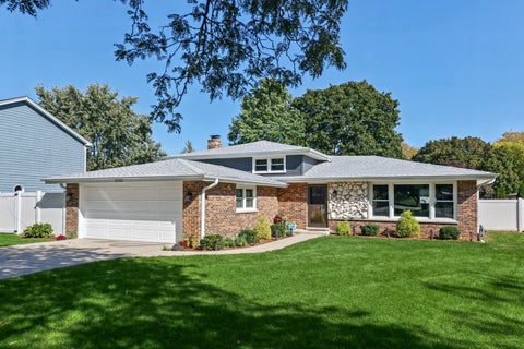 Photo of 7701 Florence Avenue, Darien, IL 60561 (MLS # 12792655)