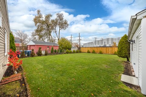 Tiny photo for 508 Crestwood Avenue, Des Plaines, IL 60016 (MLS # 12522898)