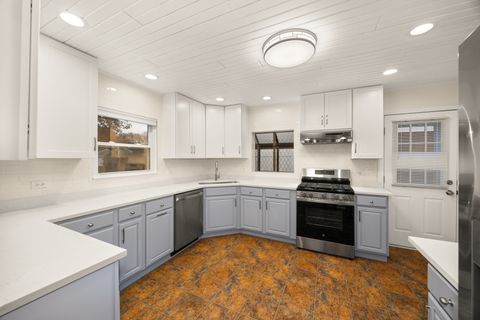 Tiny photo for 508 Crestwood Avenue, Des Plaines, IL 60016 (MLS # 12522898)