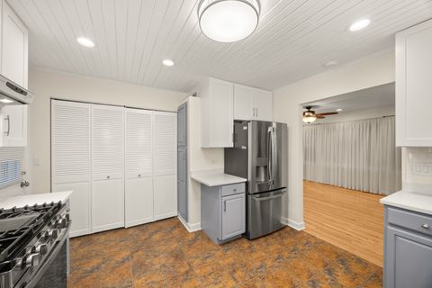 Tiny photo for 508 Crestwood Avenue, Des Plaines, IL 60016 (MLS # 12522898)