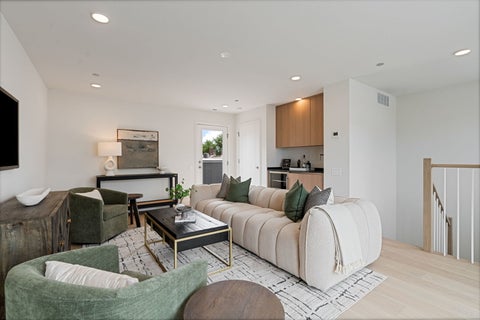 Tiny photo for 2333 N Cambridge Avenue #B, Chicago, IL 60614 (MLS # 12723623)