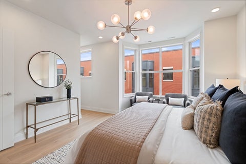 Tiny photo for 2333 N Cambridge Avenue #B, Chicago, IL 60614 (MLS # 12723623)