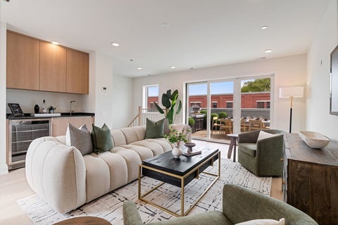 Tiny photo for 2333 N Cambridge Avenue #B, Chicago, IL 60614 (MLS # 12723623)