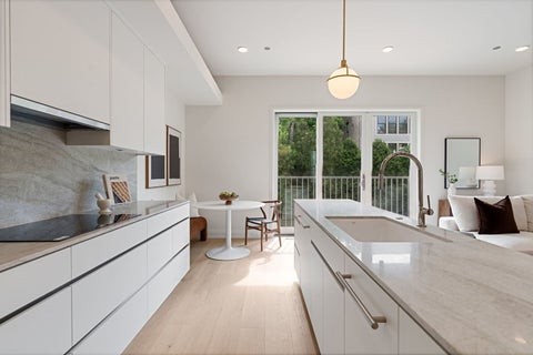 Tiny photo for 2333 N Cambridge Avenue #B, Chicago, IL 60614 (MLS # 12723623)