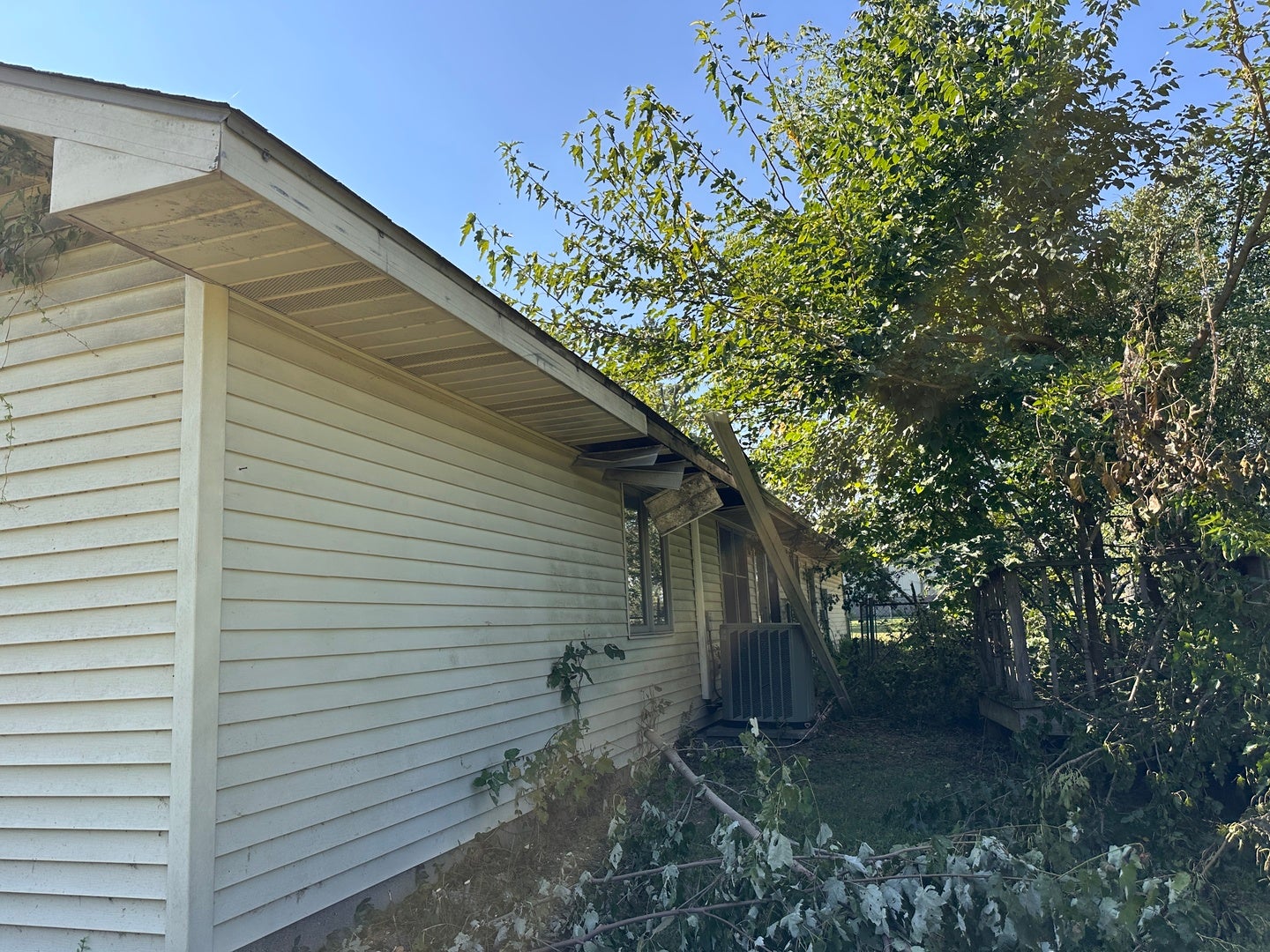 6586 Roberts Road
