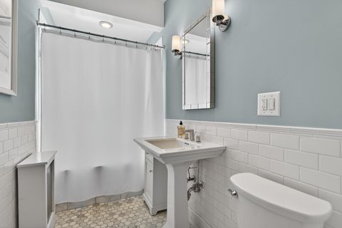 Tiny photo for 1433 W Rosemont Avenue #3W, Chicago, IL 60660 (MLS # 12637125)