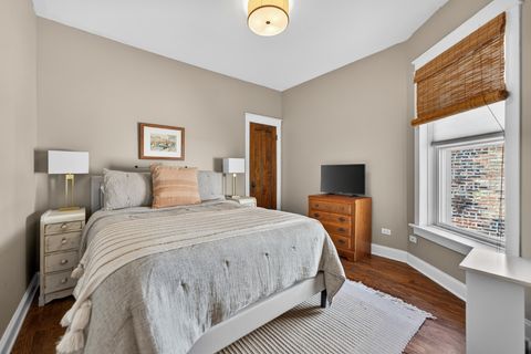 Tiny photo for 1433 W Rosemont Avenue #3W, Chicago, IL 60660 (MLS # 12637125)
