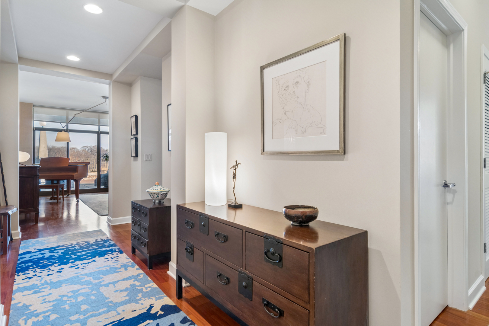 1335 S Prairie Avenue 405