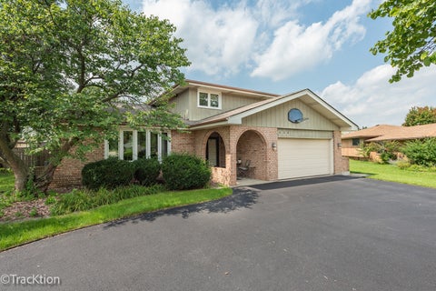 Photo of 9S434 Allison Court, Willowbrook, IL 60527 (MLS # 12736112)