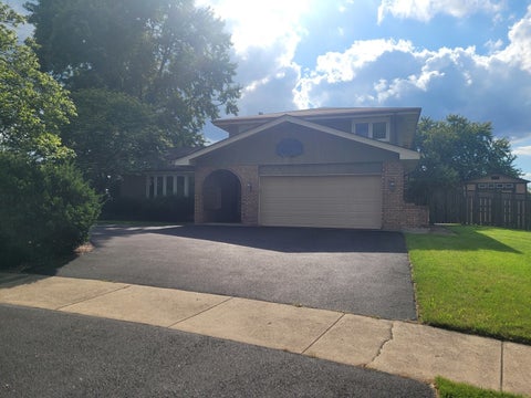 Tiny photo for 9S434 Allison Court, Willowbrook, IL 60527 (MLS # 12736112)