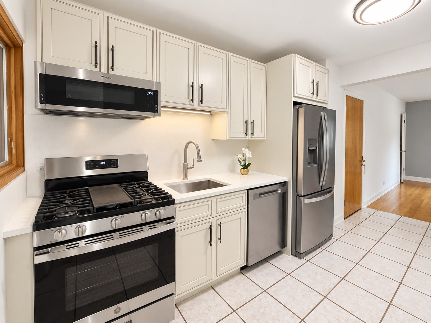 427 Edgewood Place 2N