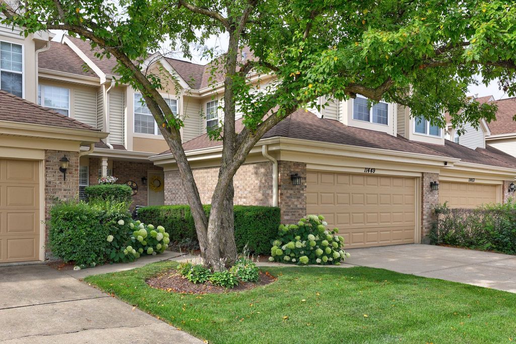 Photo for 11449 Prescott Lane, Westchester, IL 60154 (MLS # 12468573)
