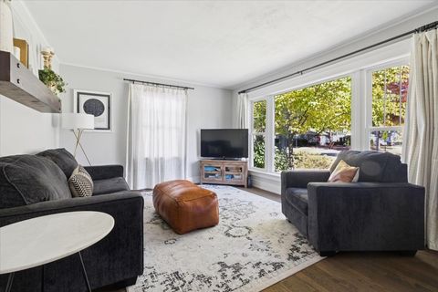 Tiny photo for 746 N Pine Avenue, Arlington Heights, IL 60004 (MLS # 12509857)