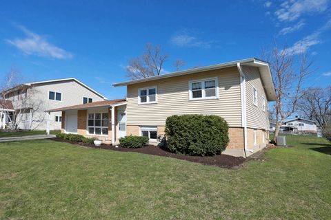 Tiny photo for 600 Flagstaff Lane, Hoffman Estates, IL 60169 (MLS # 12614488)