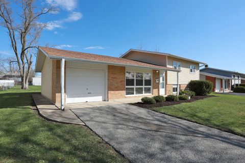 Tiny photo for 600 Flagstaff Lane, Hoffman Estates, IL 60169 (MLS # 12614488)