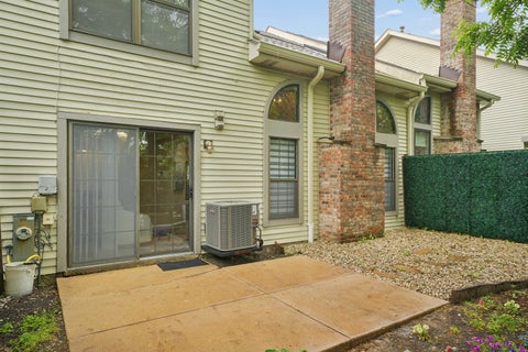 Tiny photo for 870 N Auburn Woods Drive, Palatine, IL 60067 (MLS # 12668183)