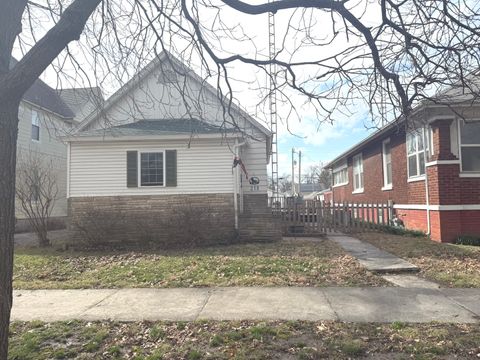 Photo of 218 N Hickory Street, Centralia, IL 62801 (MLS # 12587334)