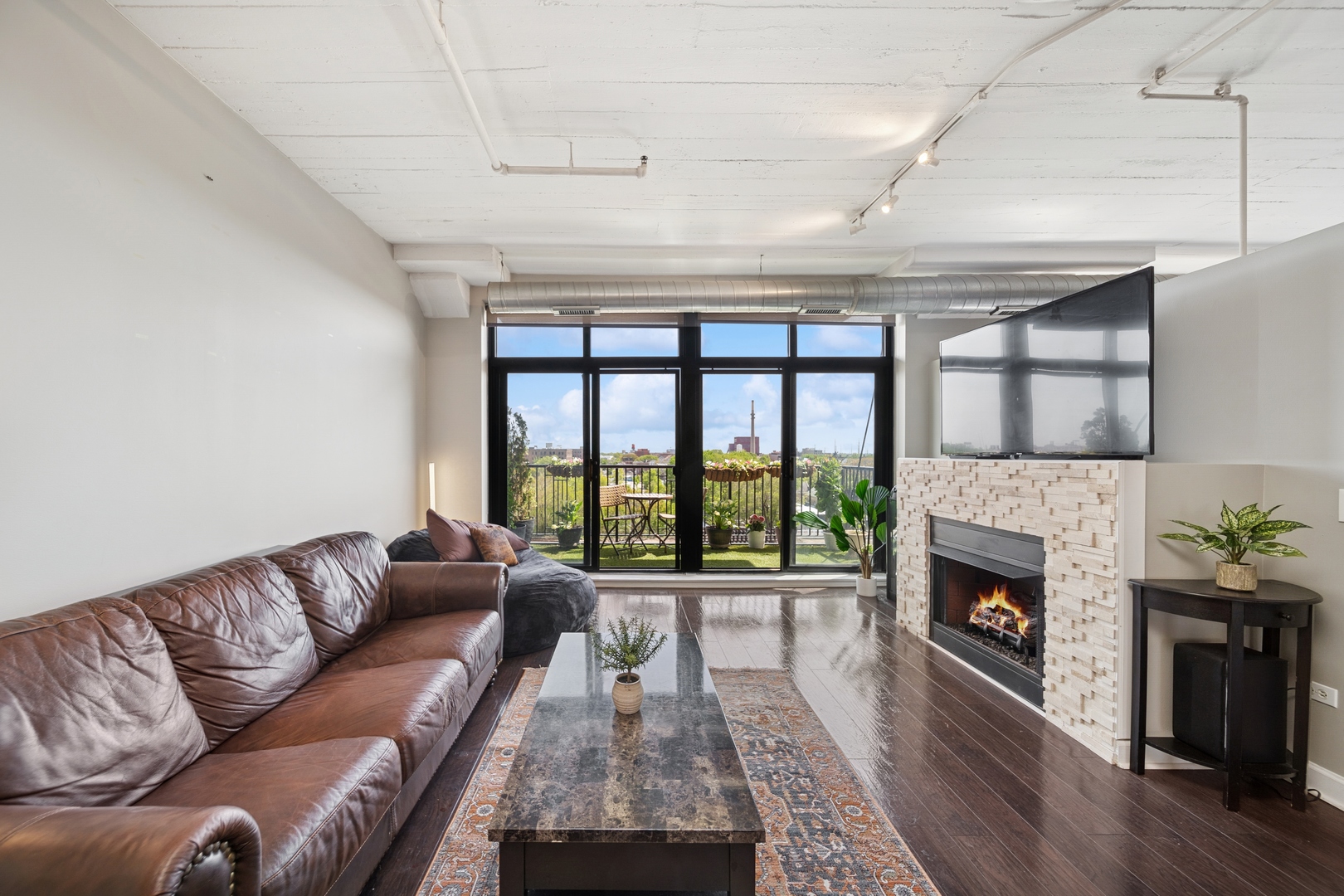 1524 S Sangamon Street 512