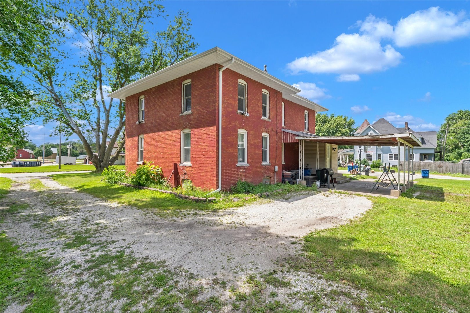 302 N Ridge Street W