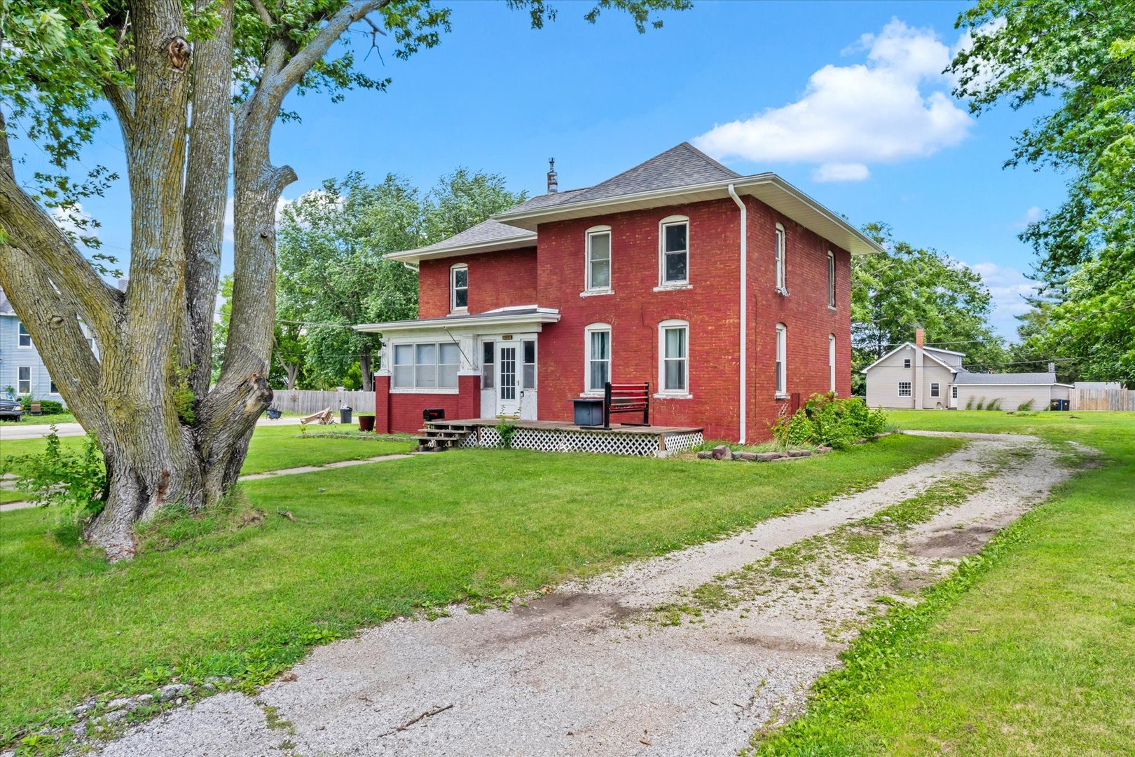 302 N Ridge Street W