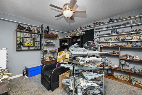 Tiny photo for 2635 N Elsie Avenue, Davenport, IA 52804 (MLS # 12568474)