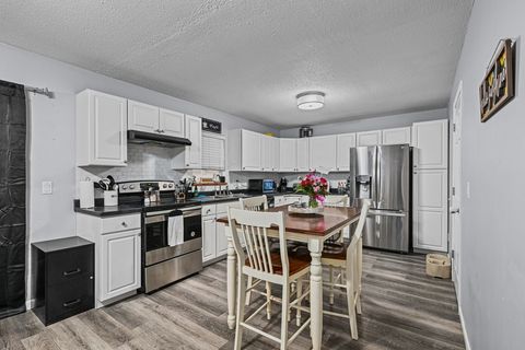 Tiny photo for 2635 N Elsie Avenue, Davenport, IA 52804 (MLS # 12568474)