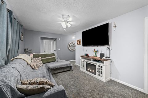 Tiny photo for 2635 N Elsie Avenue, Davenport, IA 52804 (MLS # 12568474)