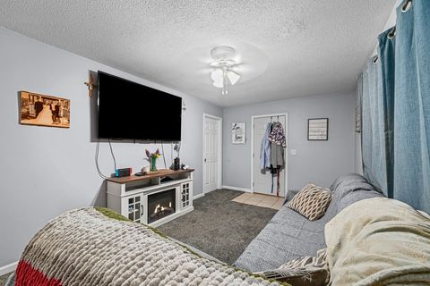 Tiny photo for 2635 N Elsie Avenue, Davenport, IA 52804 (MLS # 12568474)