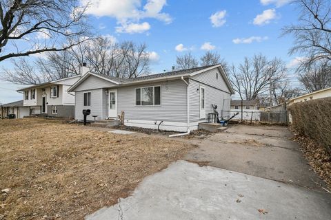 Tiny photo for 2635 N Elsie Avenue, Davenport, IA 52804 (MLS # 12568474)
