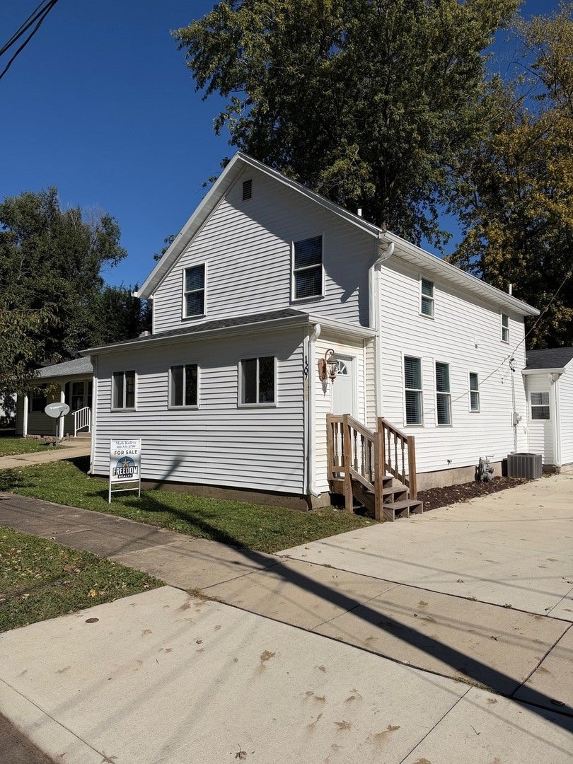 1307 N Oak Street