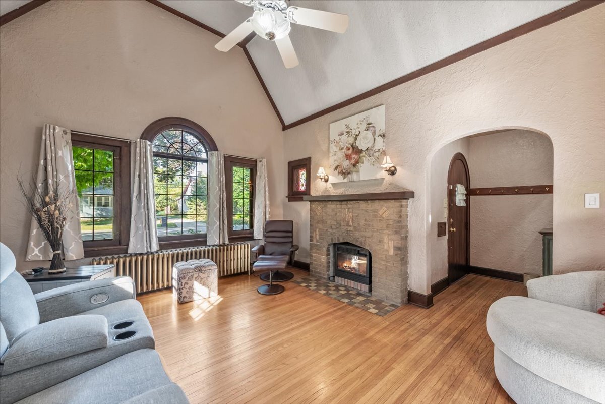 21 N Edison Avenue