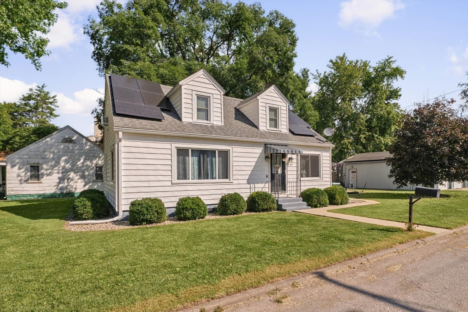 307 W GREEN Street