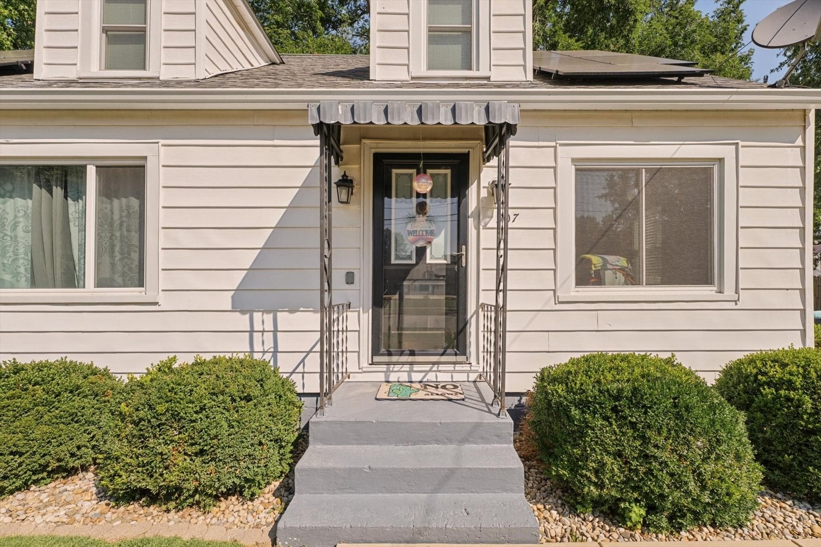 307 W GREEN Street