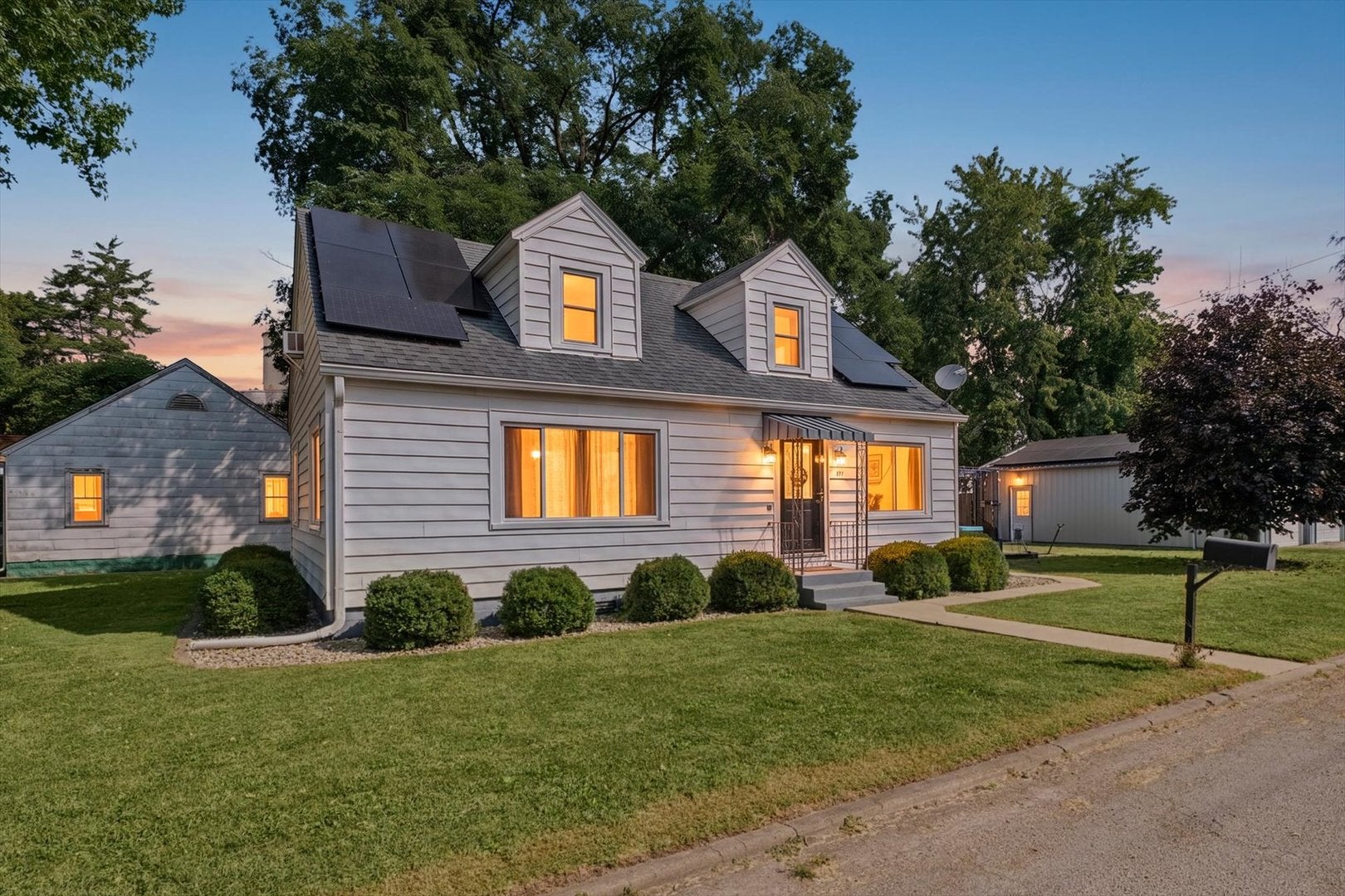 307 W GREEN Street