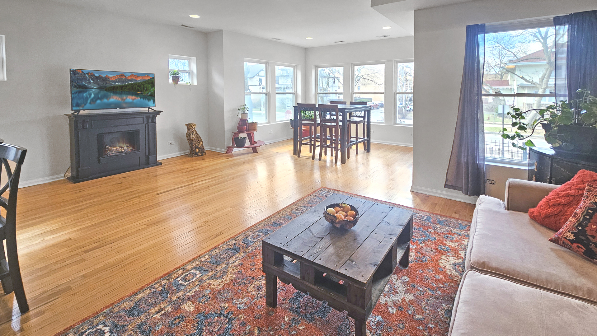 6701 N BOSWORTH Avenue 1S