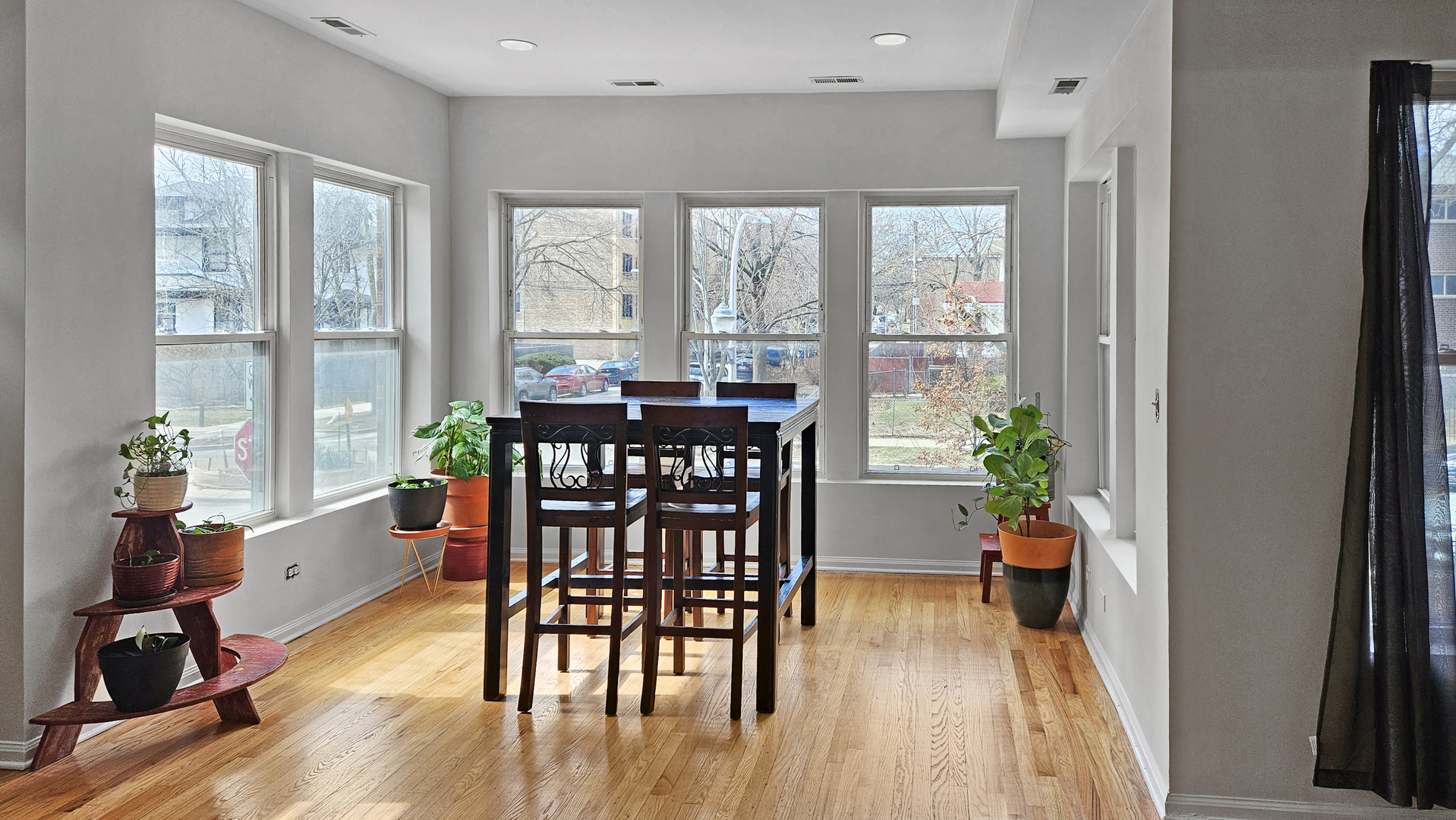 6701 N BOSWORTH Avenue 1S