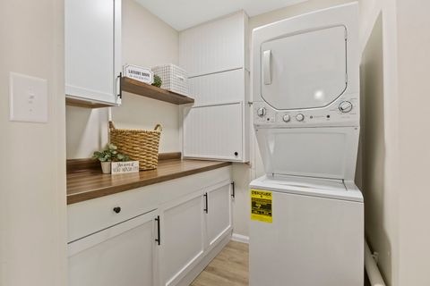 Tiny photo for 300 Notre Dame Avenue, Joliet, IL 60436 (MLS # 12467449)
