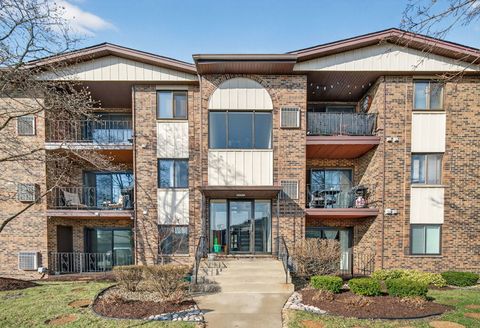 Tiny photo for 14015 Laramie Avenue #316, Crestwood, IL 60418 (MLS # 12600074)