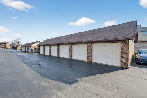 Tiny photo for 14015 Laramie Avenue #316, Crestwood, IL 60418 (MLS # 12600074)