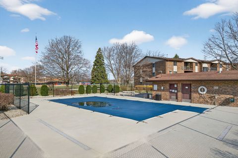 Tiny photo for 14015 Laramie Avenue #316, Crestwood, IL 60418 (MLS # 12600074)