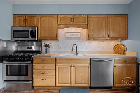 Tiny photo for 1610 Heather Drive, Aurora, IL 60506 (MLS # 12620872)