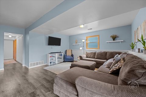 Tiny photo for 1610 Heather Drive, Aurora, IL 60506 (MLS # 12620872)